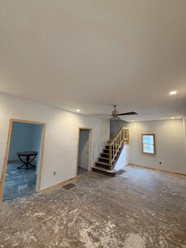 Foto del edificio - 327 E Stuart Ave