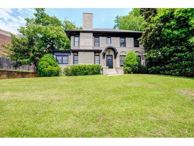 Building Photo - 38 Delmont Dr NE