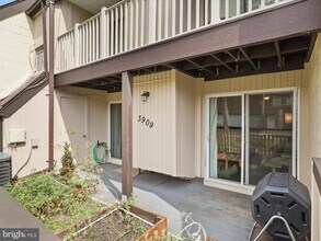 Building Photo - 3909 El Soneta Pl