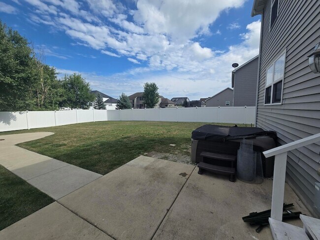 Building Photo - 10091 Pearwood Dr