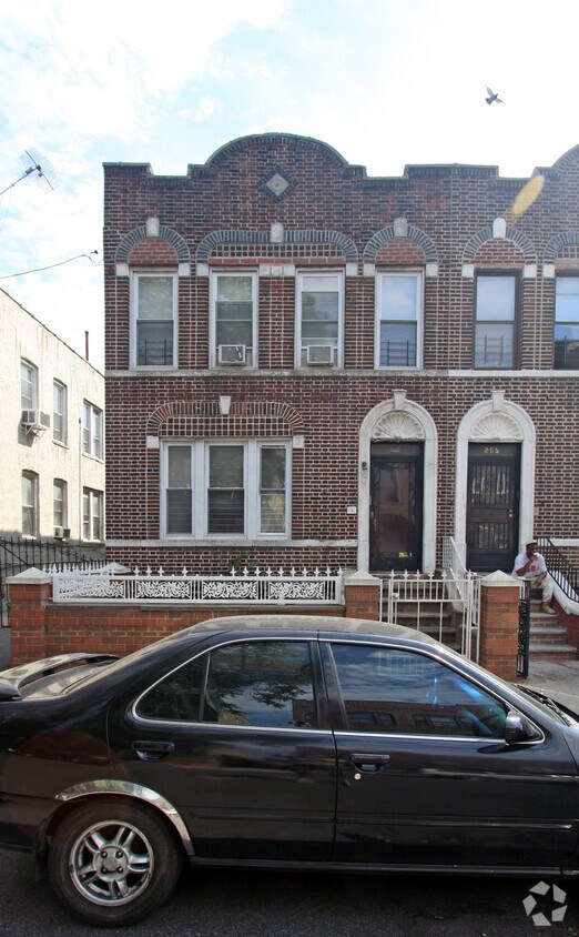 Building Photo - 259 E 92nd St