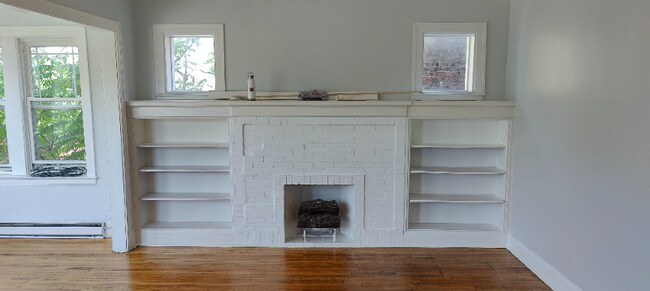Building Photo - 1221 S Avers Ave