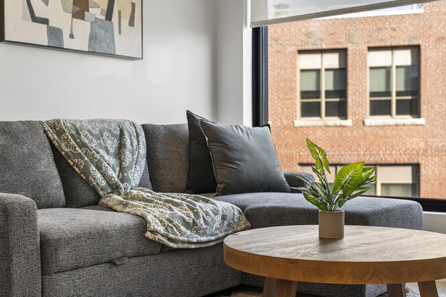 Building Photo - 35 W 2nd St