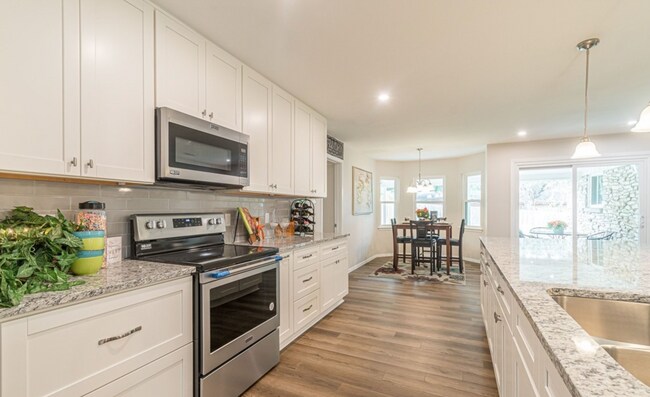 Building Photo - 157 Persia Dr