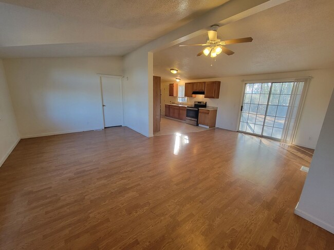 Building Photo - 3 Bedroom 2 Bath Manufactured Home in the ...