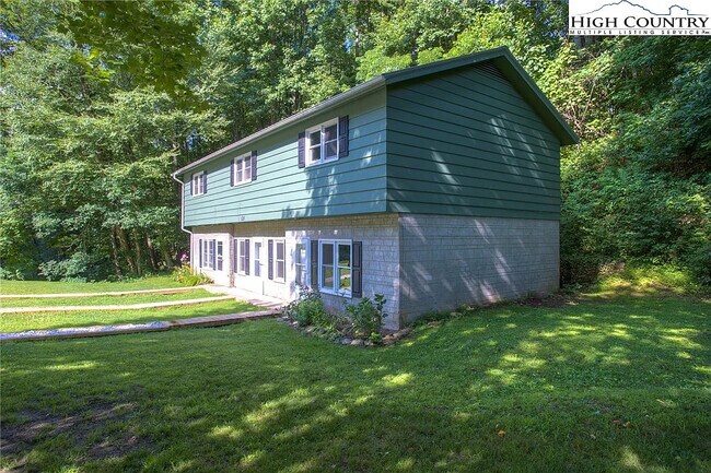 Foto del edificio - 247 Homespun Hills Rd