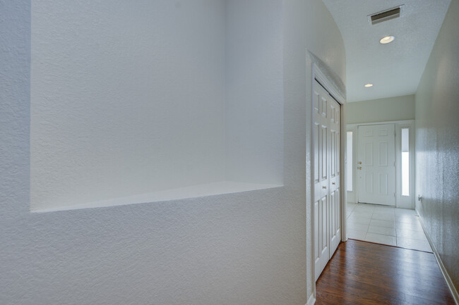 Building Photo - 1800 Bayshore Way