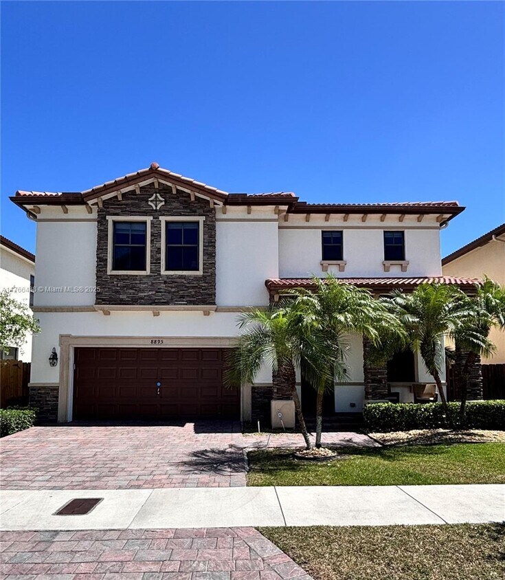 Foto principal - 8895 NW 99th Ct