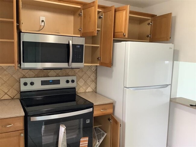 Building Photo - 8220 Sunrise Lakes Blvd