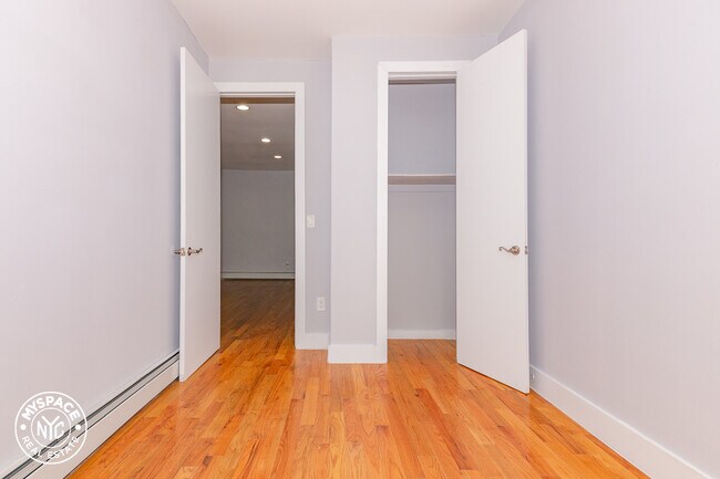 Foto del edificio - 238 Eldert St