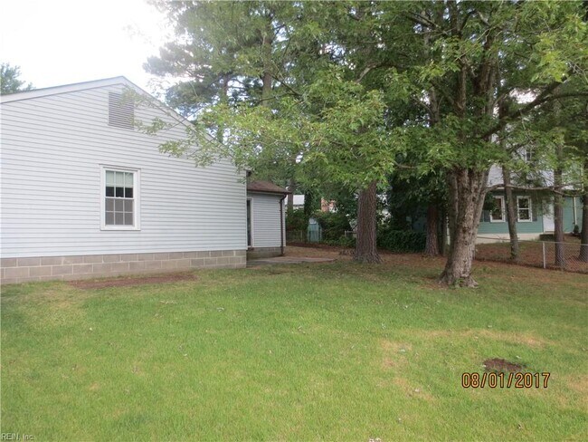 Building Photo - 414 Oakwood Pl