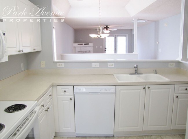Building Photo - COMING SOON - 5351 Sahalee Way