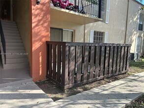 Building Photo - 10740 N Kendall Dr