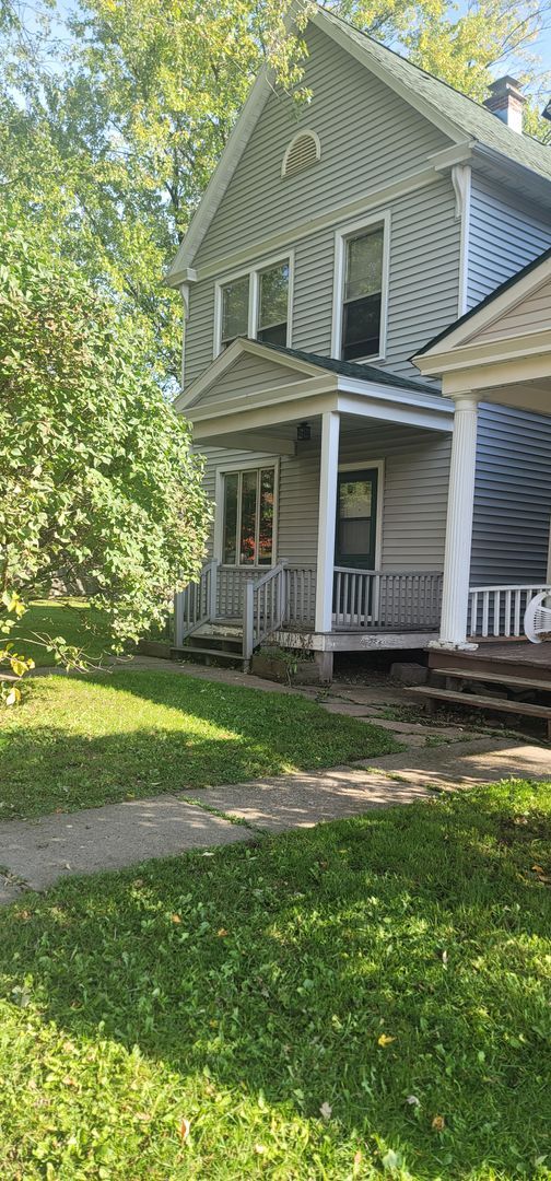 Building Photo - Already Rented for Next School Year - Avai...