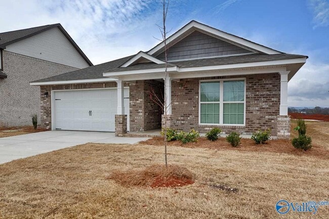 Foto del edificio - 381 McCollum Rd