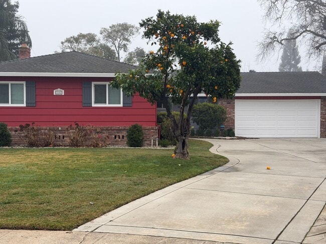 Adorable 3 bedroom 1.5 bath home garden setting - Adorable 3 bedroom 1.5 bath home garden setting