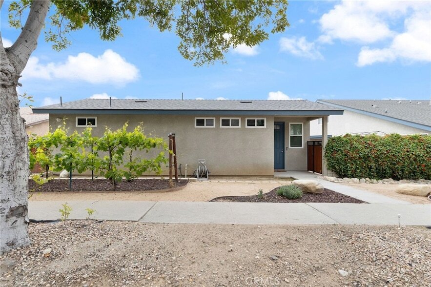 Primary Photo - 1572 Coolcrest Ave