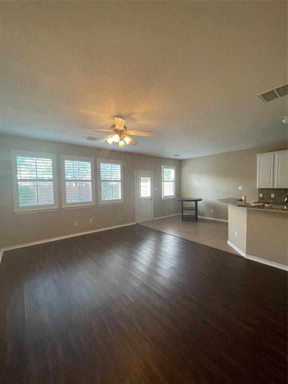 Building Photo - 25210 Finchgrove Ln