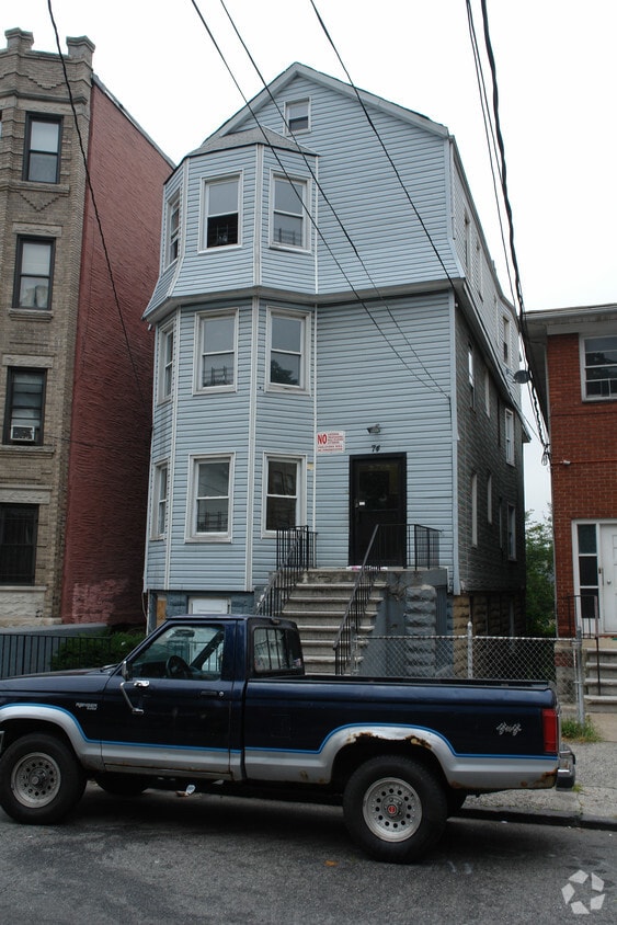 Building Photo - 74 Saratoga Ave