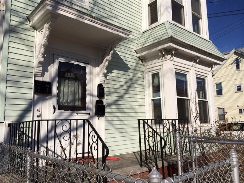 Primary Photo - 337 Washington St