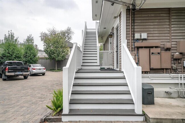 Building Photo - 320 Branard St