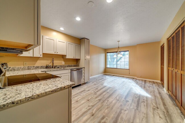 Foto del edificio - 6892-6670 670 E