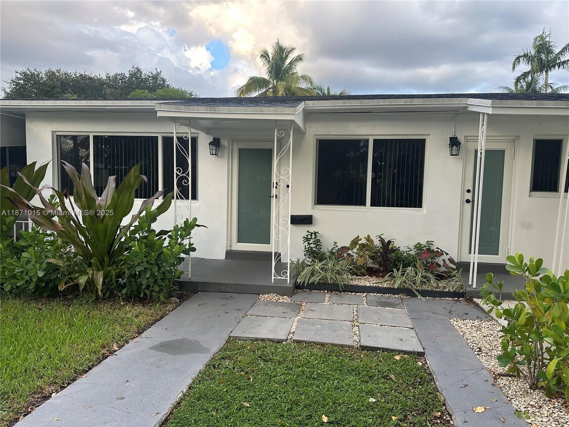 Foto principal - 13035 NE 7th Ave