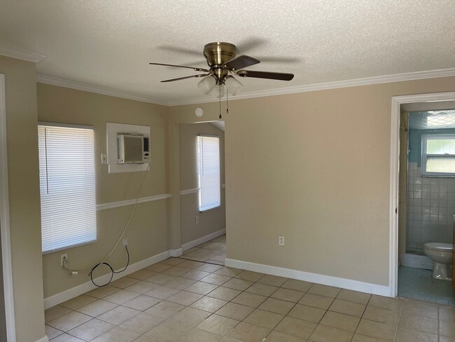 Building Photo - Studio Apt in Winter Haven with Water Incl...