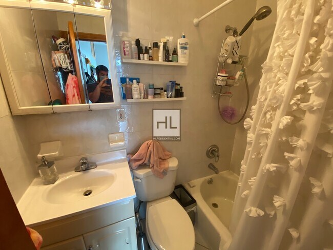 Foto del edificio - 8022 6th AVENUE 2F
