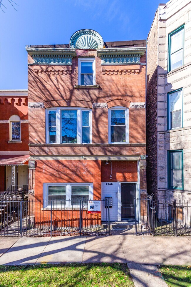 Building Photo - 1346 N Artesian Ave