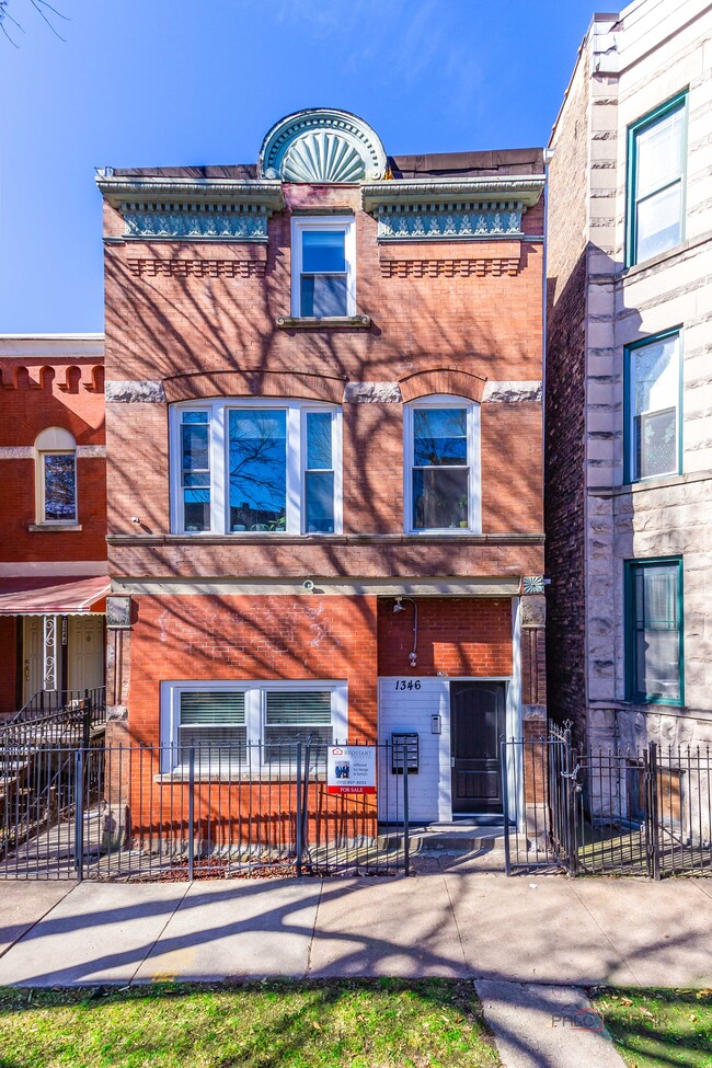 Foto del edificio - 1346 N Artesian Ave