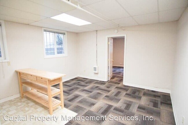 Building Photo - 751 SW Vista Ave