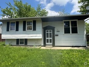 Building Photo - 4 Bedroom Split Foyer on East Side