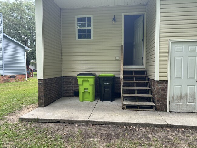 Building Photo - 3208 Deer Path Cir