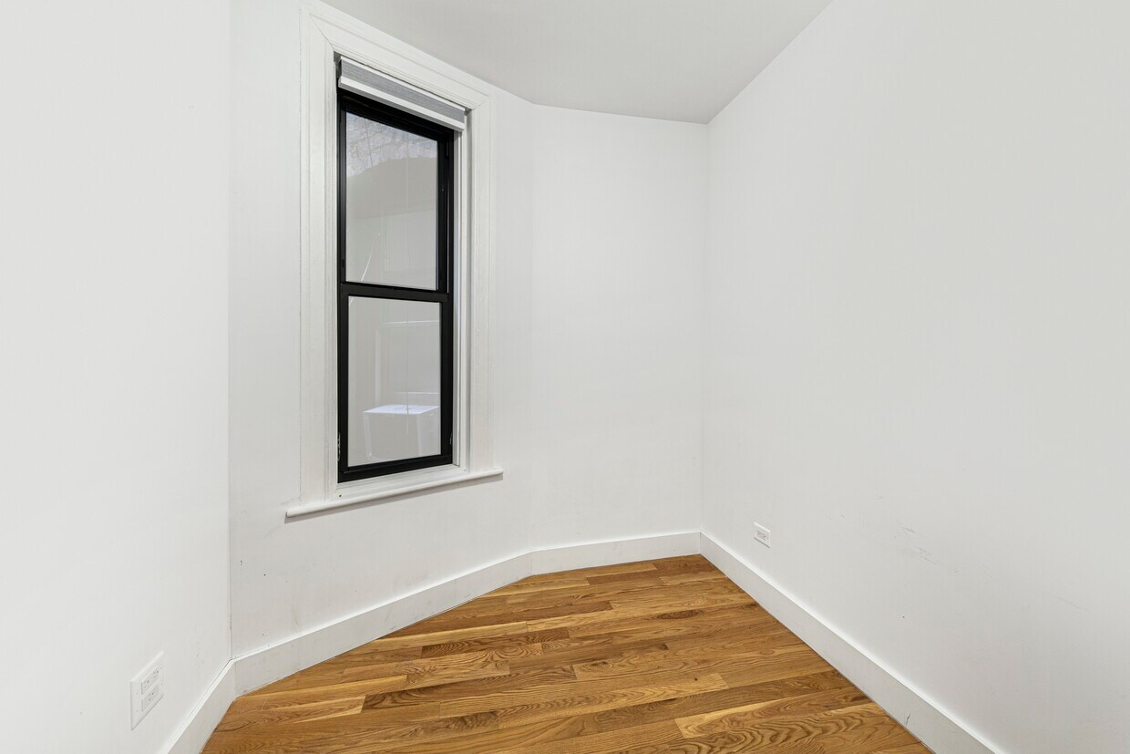 Building Photo - 441 1st St
