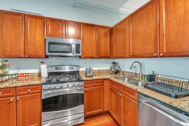 Building Photo - 520 S State St