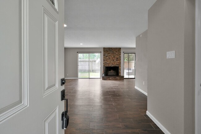 Building Photo - 12311 Glenview Dr