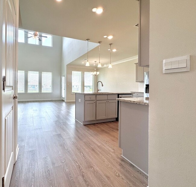Building Photo - Spacious 4BR/3BA Townhouse in Desirable Be...