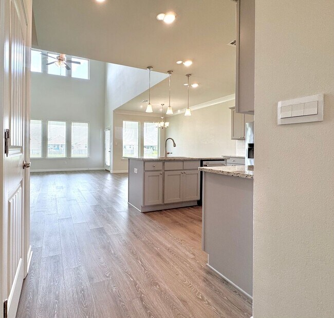 Foto del edificio - Spacious 4BR/3BA Townhouse in Desirable Be...
