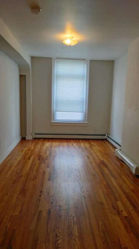 Primary Photo - 602 Grove St