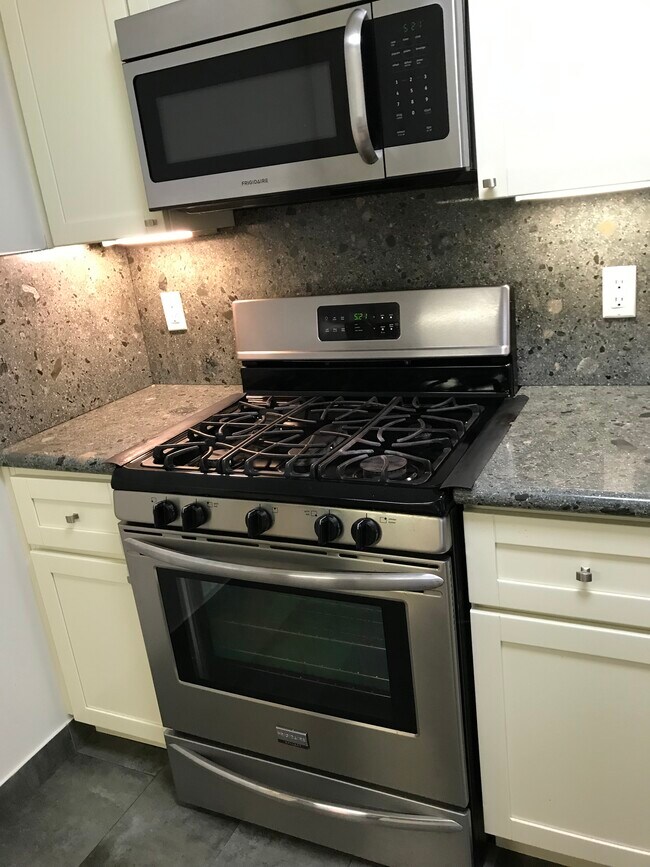 Foto del edificio - 1427 N Fuller Ave