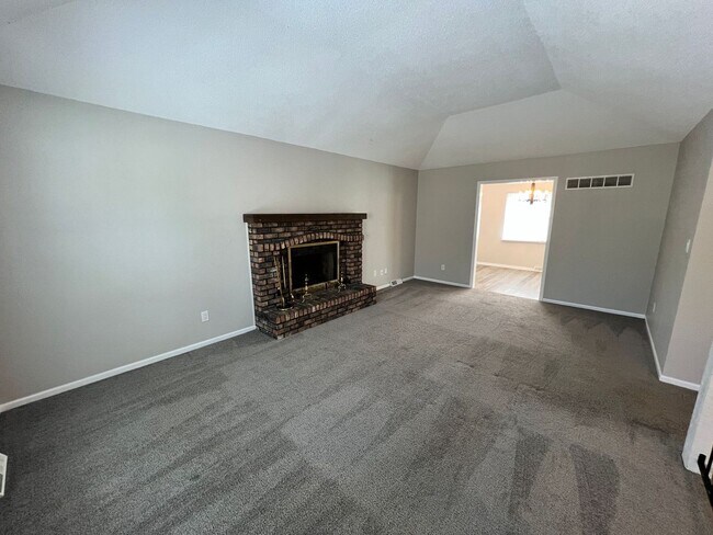 Foto del edificio - Spacious 3-Bed/2-Bath Home in Independence!