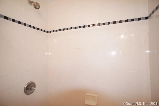 Building Photo - 16 Oakwood Ave