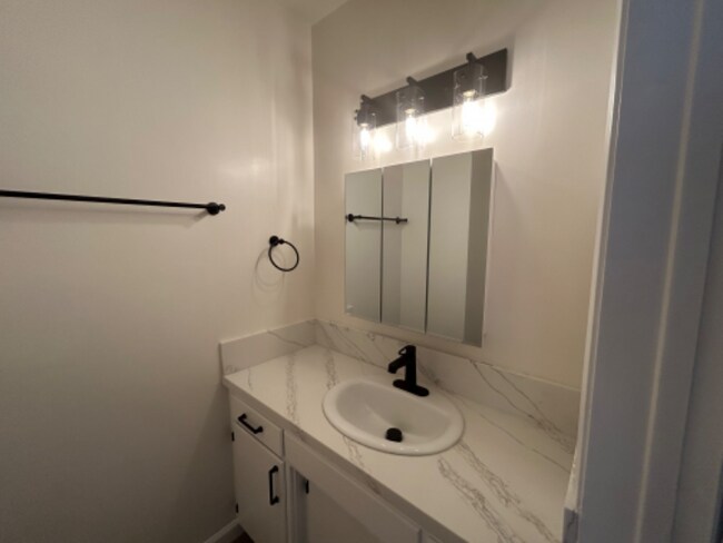 Foto del edificio - 904 W Huntington Dr