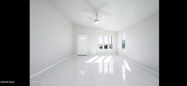 Foto del edificio - 15221 Gauge Ct