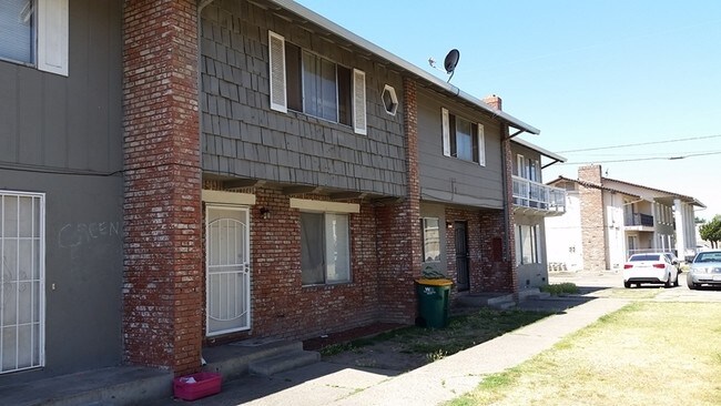 Building Photo - 8613 Santa Paula Way
