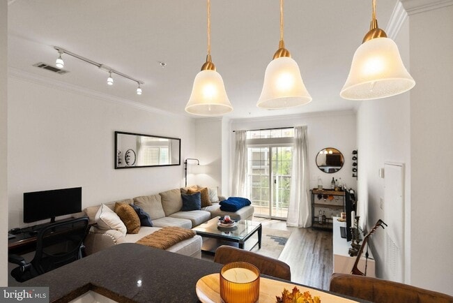 Building Photo - 2465 Army Navy Dr