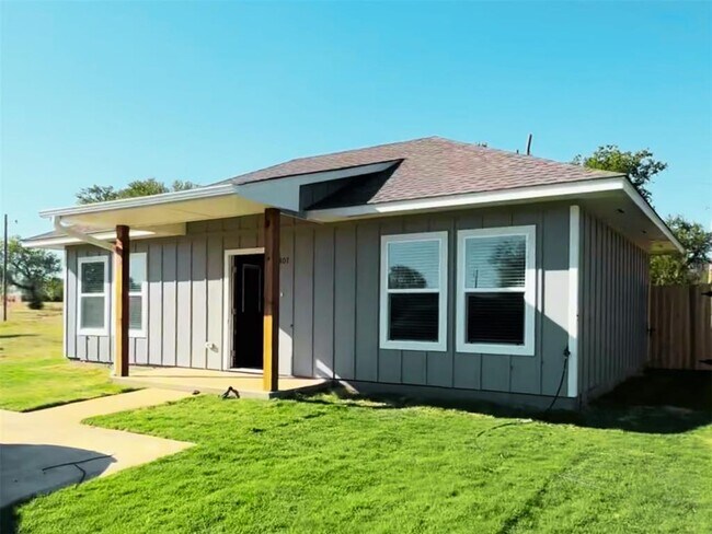 Building Photo - 1307 SW Georgia Ave