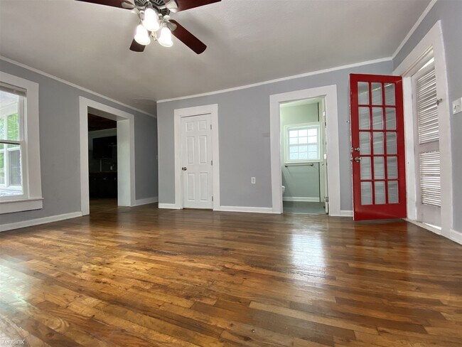 Foto del edificio - Studio, 1 bath Duplex - 1738 Santa Anna On...