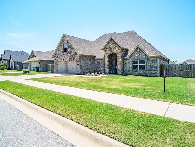 Building Photo - 1671 Sunrise Cir